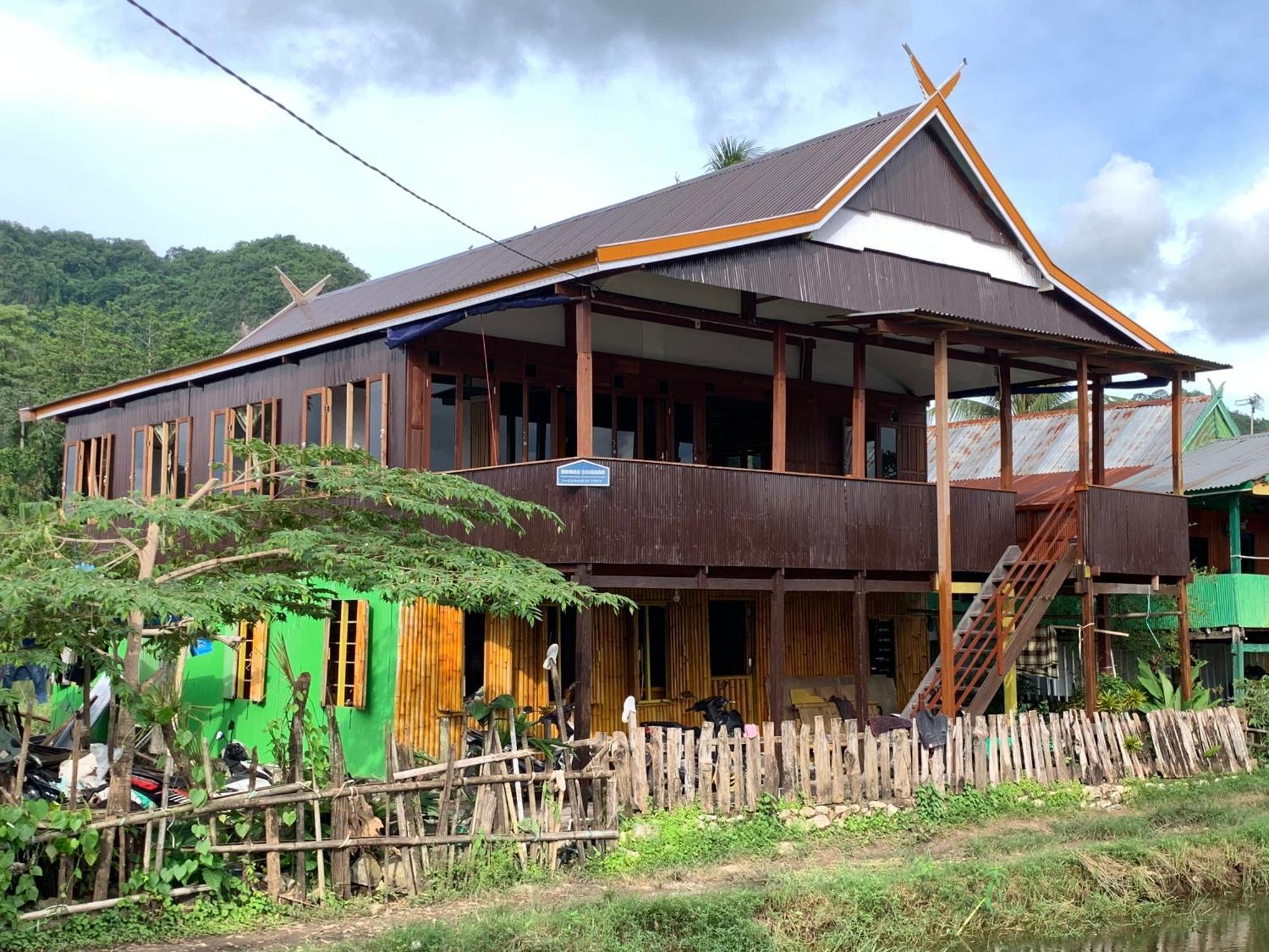 Nasrul House Homestay For Backpackers Maros Dış mekan fotoğraf